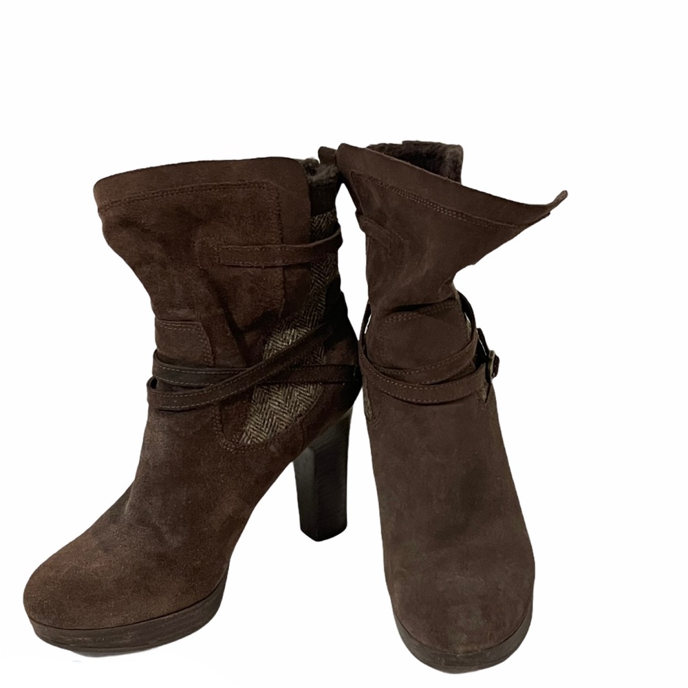 UGG leather suede buckle heels booties boots 7W - Picture 2 of 9